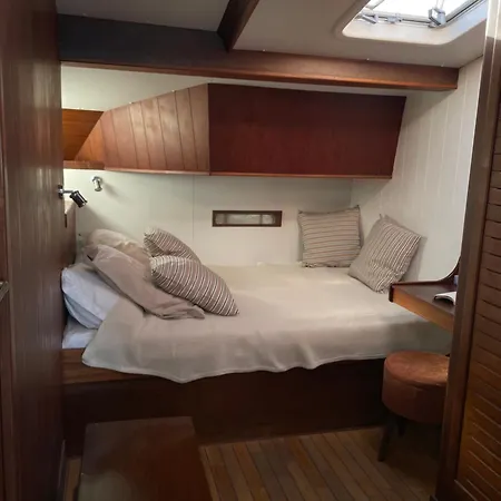 Valmarelo Maxi Catamaran Botel *