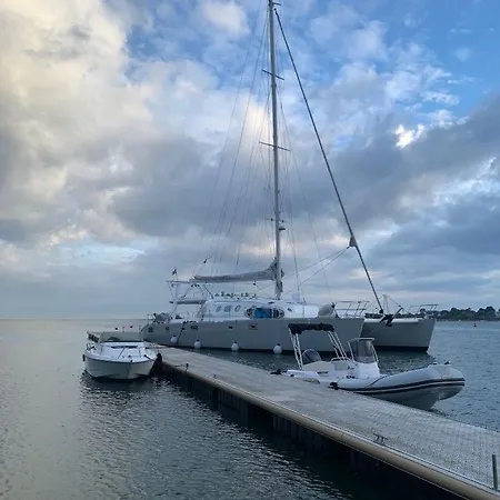Botel Valmarelo Maxi Catamaran